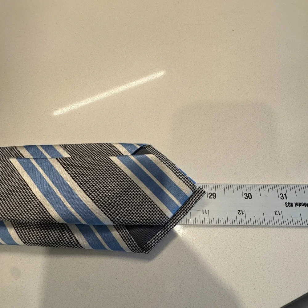 Banana Republic Tie Gray Blue Stripe 100% Silk Necktie‎ 58
